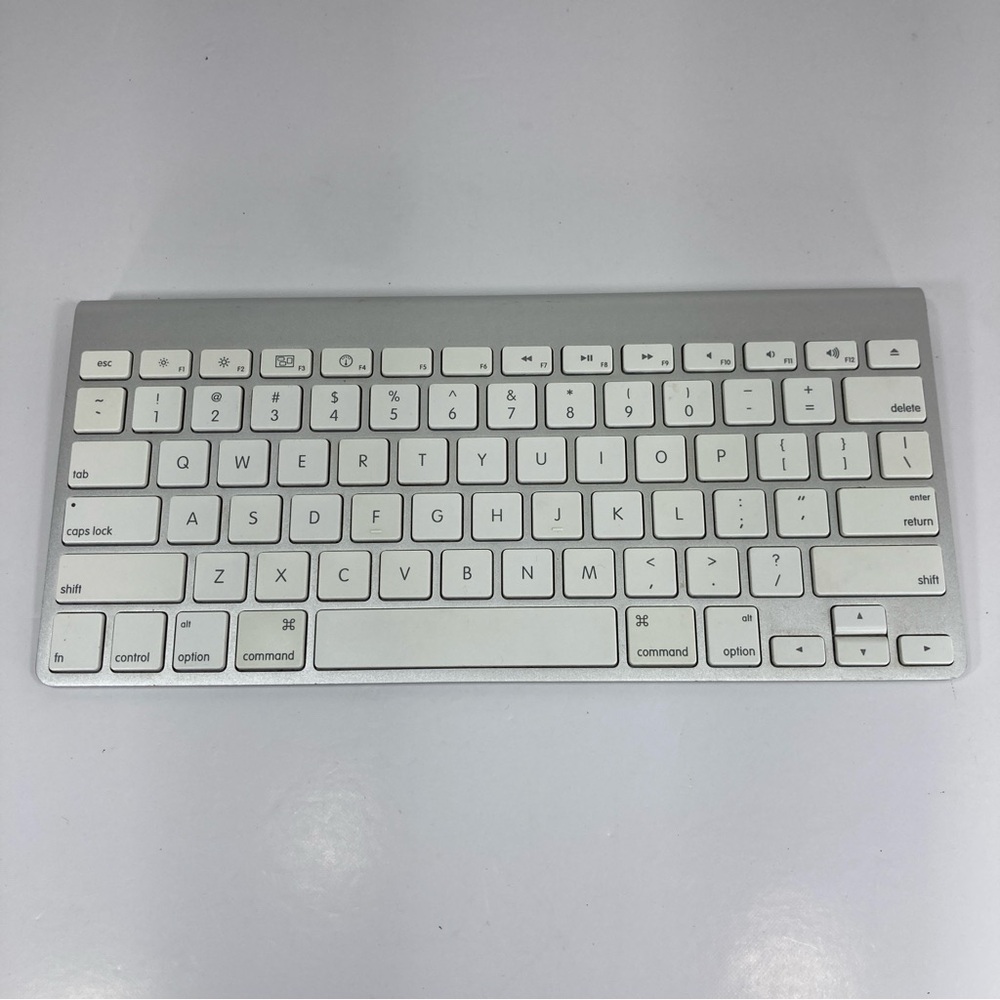 Genuine Apple A1314 Bluetooth Aluminum‎ Keyboard Silver Compact - TESTED